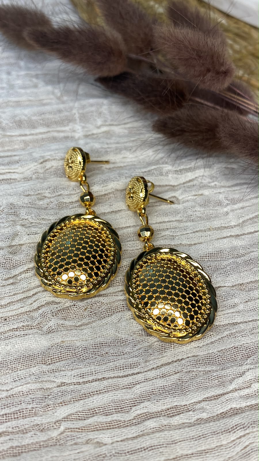 Pullu Oval Sarkıt Küpe