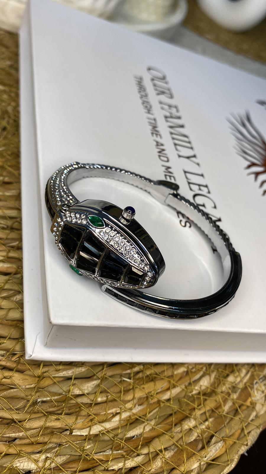 Bvlgari Model Yılan Taşlı Kadın Saat